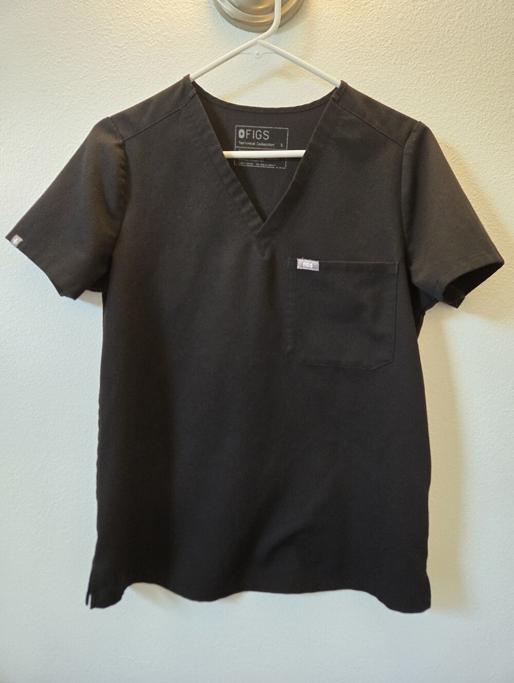 FIGS Womens Black V-Neck Scrub Top Sz S